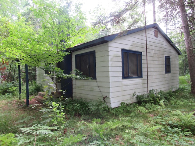6086 Patterson St, Gladwin, MI 48624 - photo 2