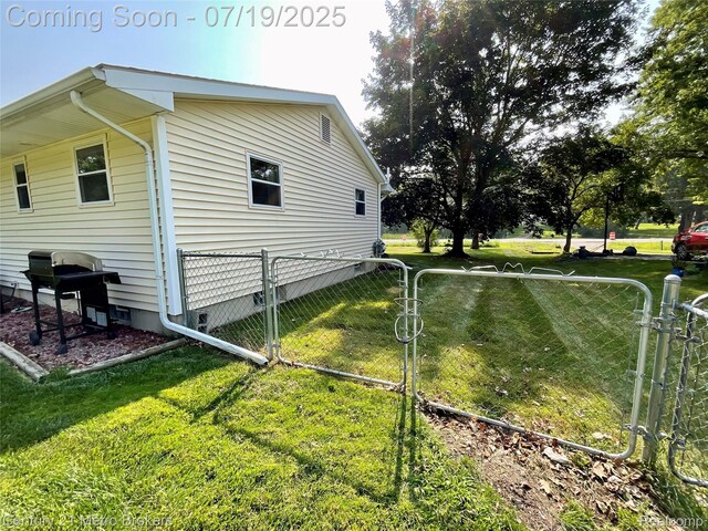 5363 Irish Rd, Grand Blanc, MI 48439 - view of side of property featuring a gate
