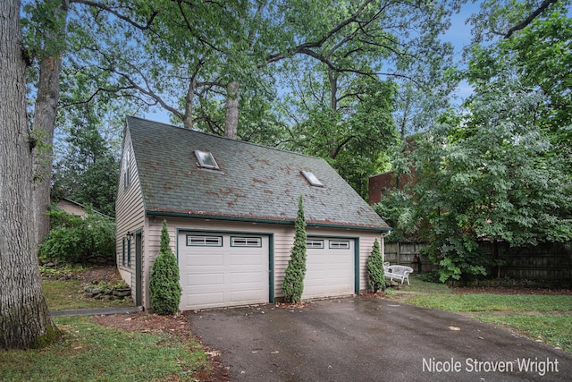 2146 Lansing St SE, Grand Rapids, MI 49506 - garage featuring a garage