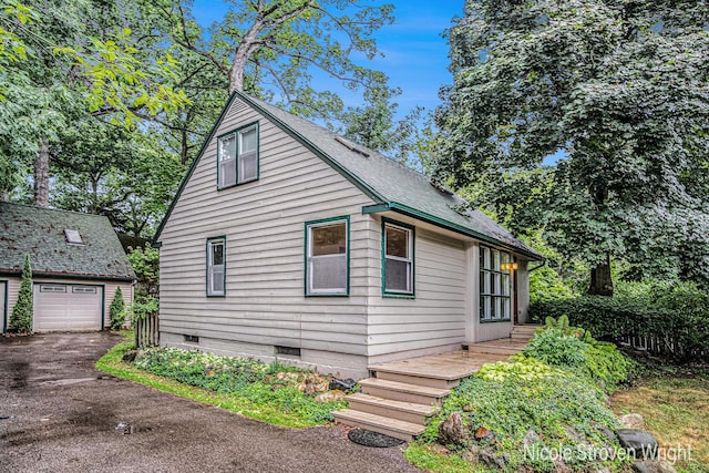 2146 Lansing St SE, Grand Rapids, MI 49506 - view of side of home with an outdoor structure and a shingled roof