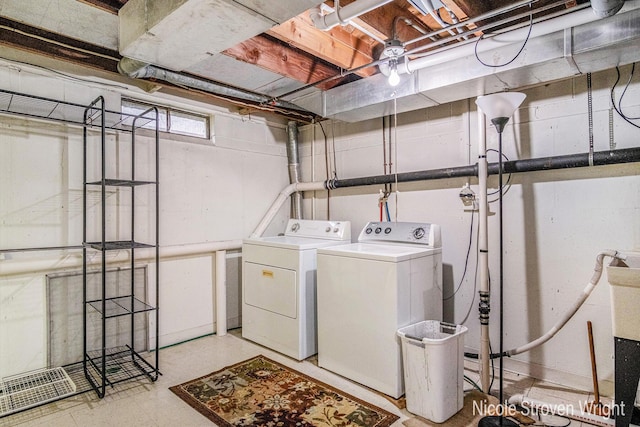 2146 Lansing St SE, Grand Rapids, MI 49506 - laundry room with independent washer and dryer