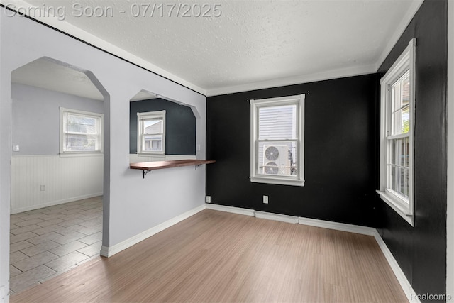 8916 Deering St, Livonia, MI 48150 - photo 12