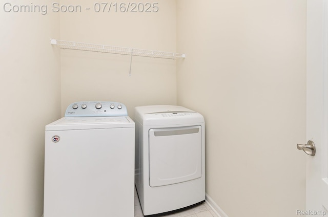 4000 Ashdale Way, Clarkston, MI 48348 - laundry room featuring separate washer and dryer