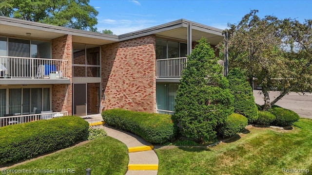 4049 W Maple Rd, Birmingham, MI 48301 - photo 2