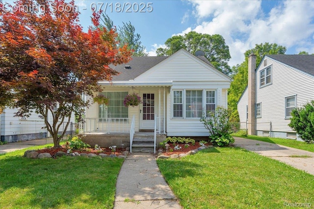 24429 Notre Dame St, Dearborn, MI 48124 - bungalow-style home with a porch and a front lawn