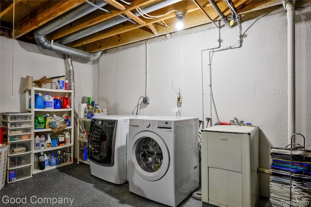 1470 Timberview Trl, Bloomfield Hills, MI 48304 - laundry room with independent washer and dryer