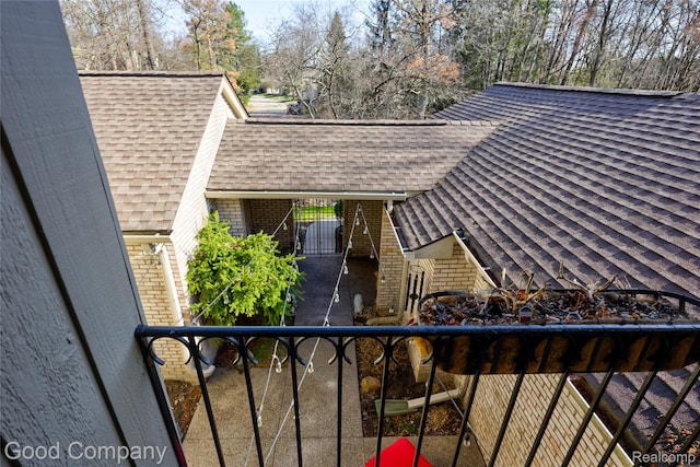1470 Timberview Trl, Bloomfield Hills, MI 48304 - exterior view of a shingled roof and brick siding
