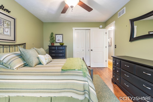 3981 Acadia Dr, Hudsonville, MI 49426 - bedroom with wood finished floors, a closet, and a ceiling fan