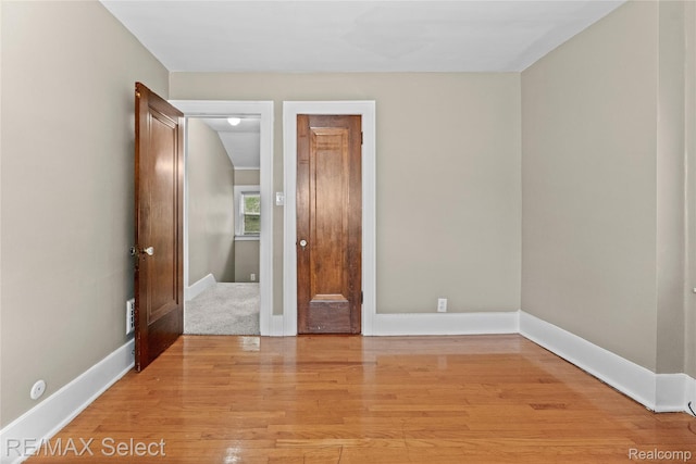 619 Frank St, Flint, MI 48504 - unfurnished bedroom with light wood-style flooring and baseboards