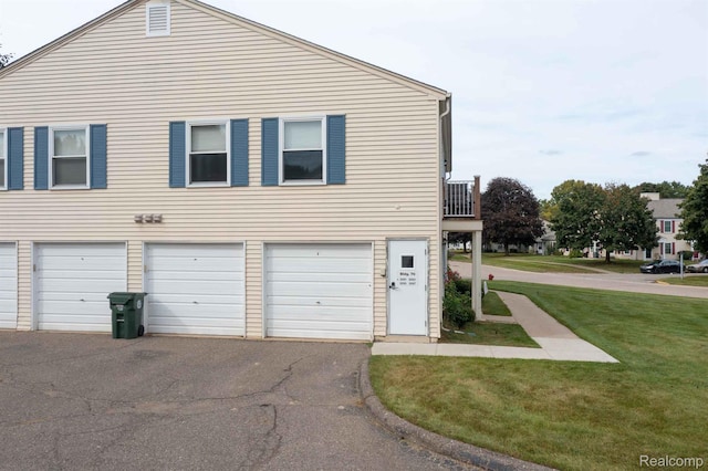 3091 Oakridge Ct, Lake Orion, MI 48360 - view of property exterior featuring a lawn, asphalt driveway, and an attached garage