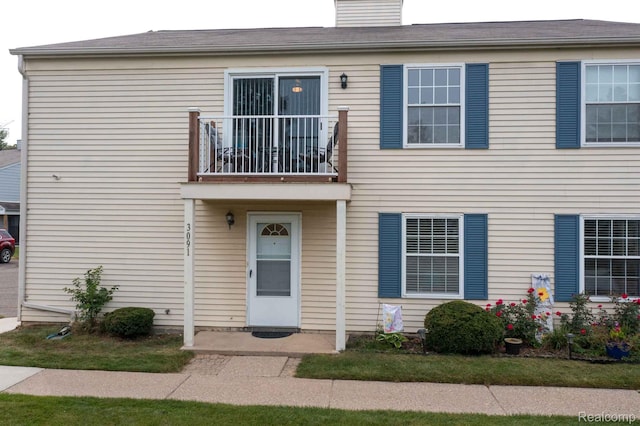 3091 Oakridge Ct, Lake Orion, MI 48360 - view of front of house with a balcony