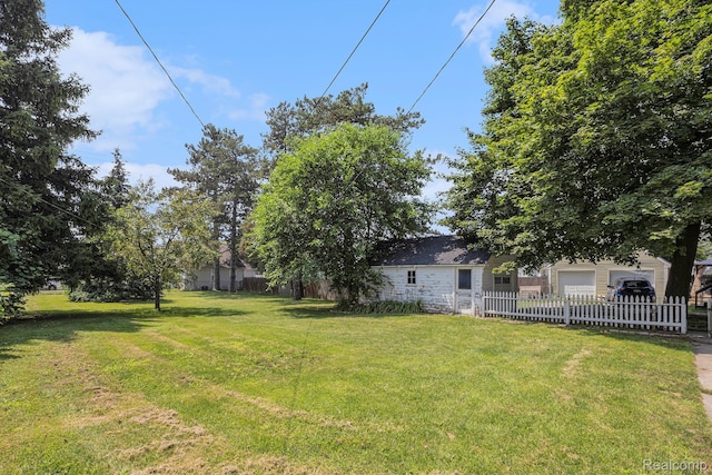 1615 W Genesee St, Lapeer, MI 48446 - view of yard featuring a garage