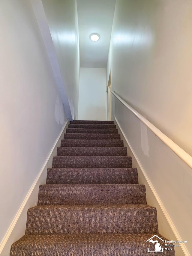 8 E Front St, Monroe, MI 48161 - view of stairway