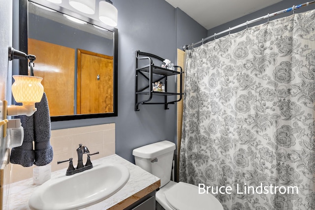 15520 157th Ave, Big Rapids, MI 49307 - full bathroom featuring vanity, tasteful backsplash, and a shower with shower curtain