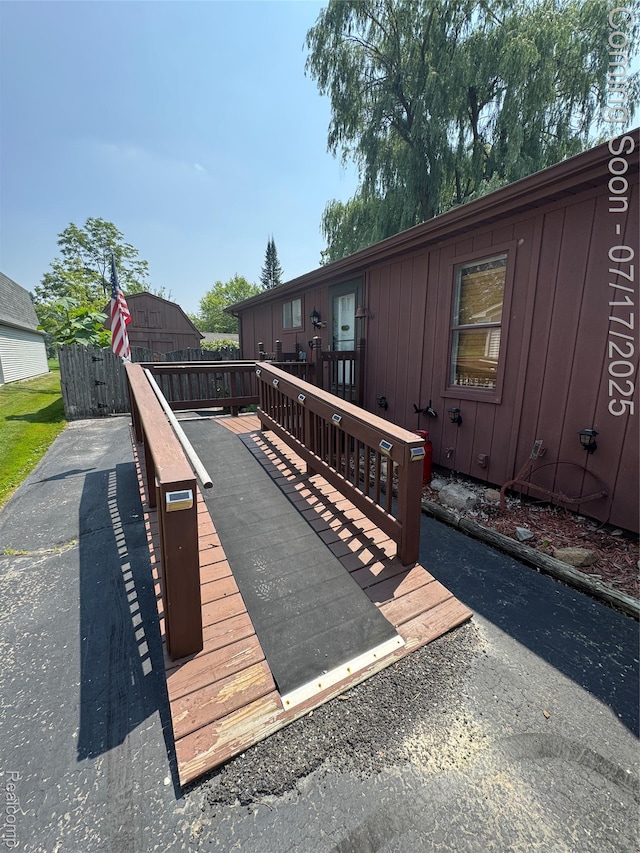 2185 Roslyn Ave, Flint, MI 48532 - view of deck