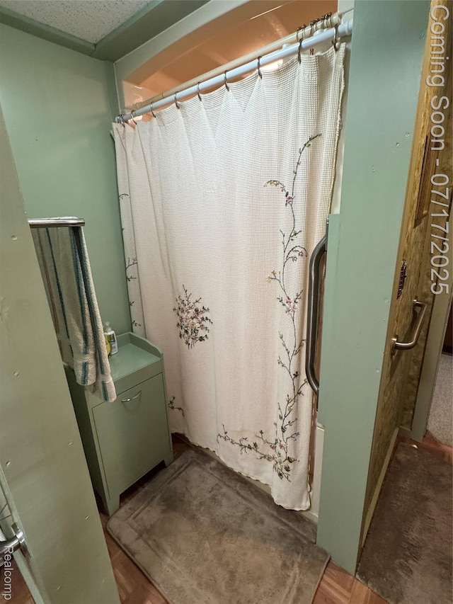 2185 Roslyn Ave, Flint, MI 48532 - full bathroom with shower / bath combo