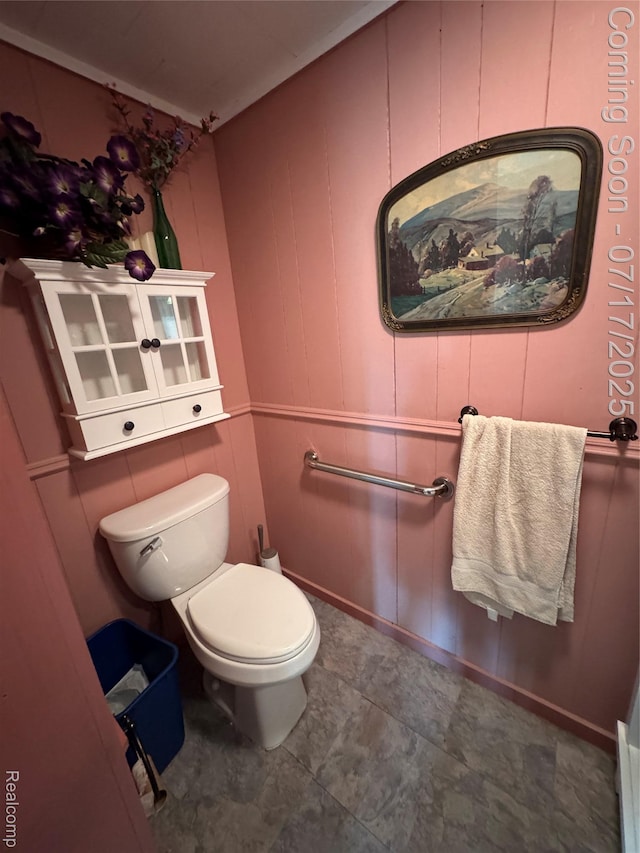 2185 Roslyn Ave, Flint, MI 48532 - half bathroom with toilet