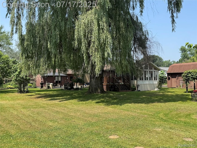 2185 Roslyn Ave, Flint, MI 48532 - view of green lawn