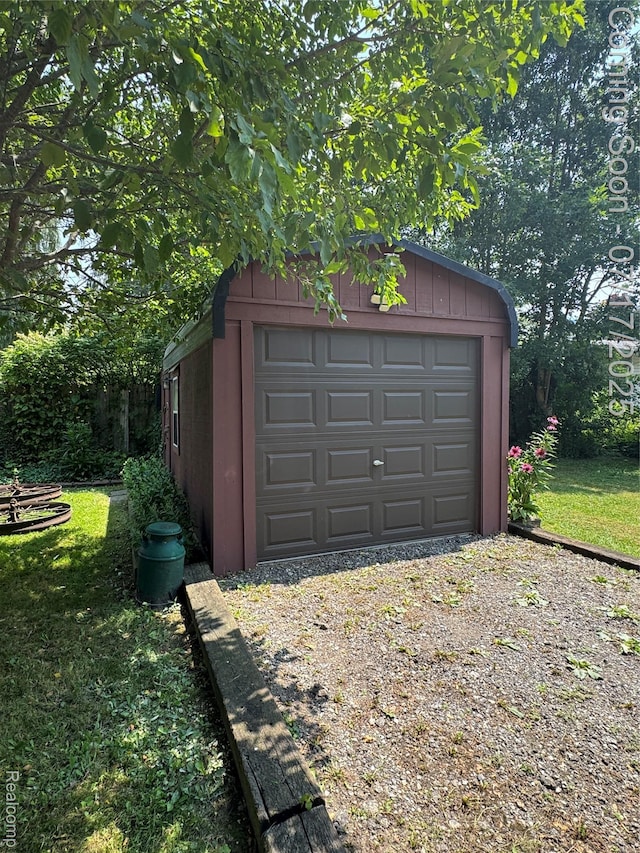 2185 Roslyn Ave, Flint, MI 48532 - detached garage with gravel driveway