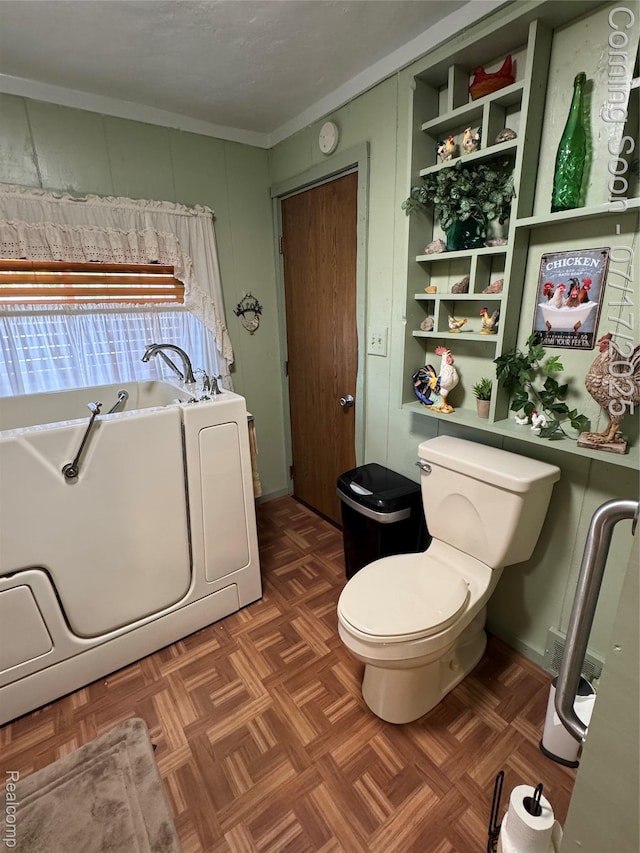 2185 Roslyn Ave, Flint, MI 48532 - bathroom featuring a garden tub and ornamental molding