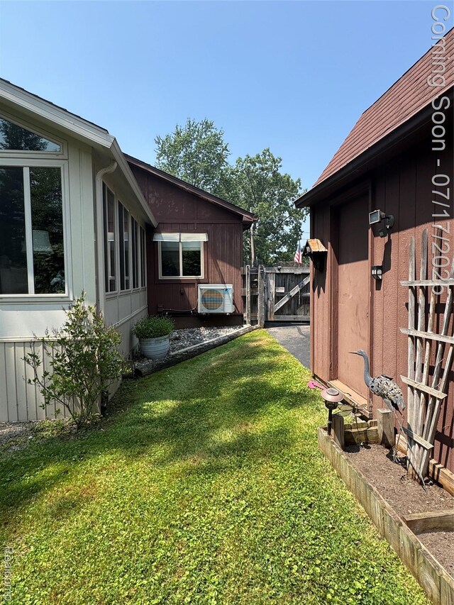 2185 Roslyn Ave, Flint, MI 48532 - view of yard