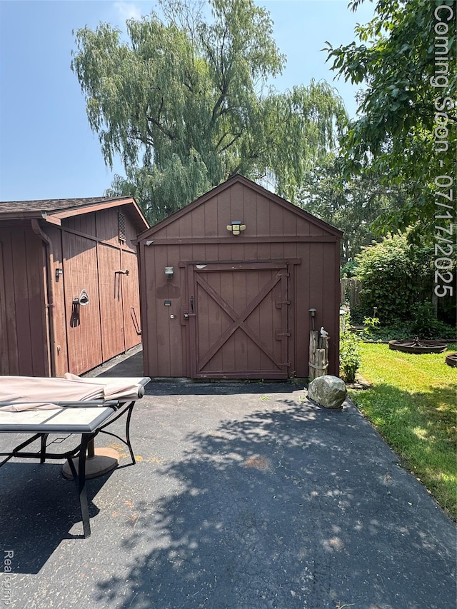 2185 Roslyn Ave, Flint, MI 48532 - view of shed