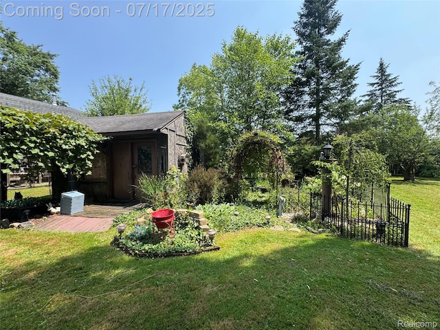 2185 Roslyn Ave, Flint, MI 48532 - view of green lawn