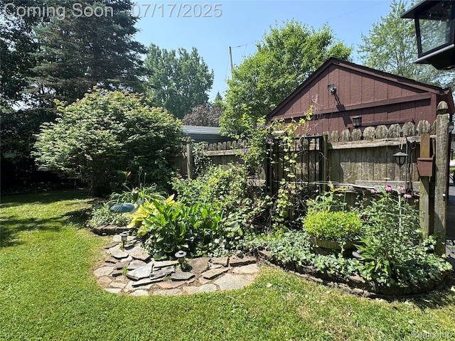 2185 Roslyn Ave, Flint, MI 48532 - view of yard