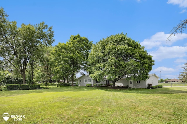 8208 E Potter Rd, Davison, MI 48423 - view of grassy yard