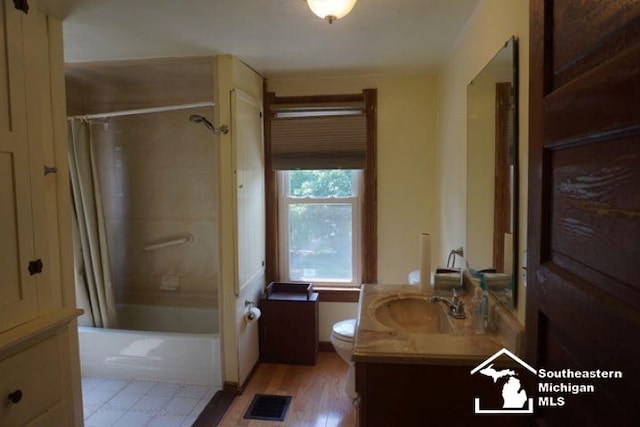 611 Hubble, Monroe, MI 48161 - bathroom featuring vanity, shower / bath combo, and wood finished floors
