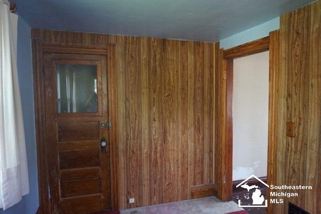 611 Hubble, Monroe, MI 48161 - foyer entrance with wooden walls