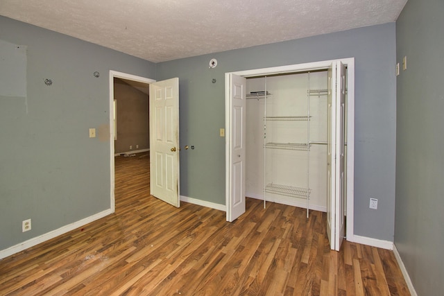 23627 Glenwood Rd, Cassopolis, MI 49031 - unfurnished bedroom with a textured ceiling, wood finished floors, and a closet