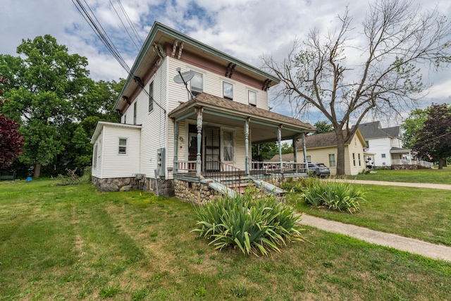 italianate-style house featuring a porch and a front lawn
