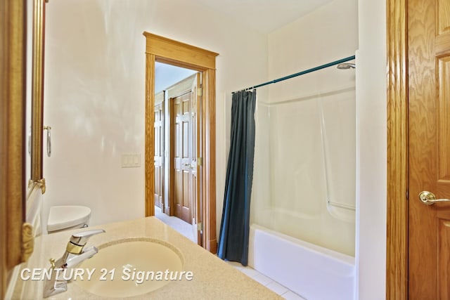 43 Sawmill Creek Trl, Saginaw, MI 48603 - bathroom featuring shower / tub combo and vanity