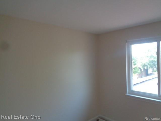 26537 Summerdale Dr, Southfield, MI 48033 - unfurnished room featuring baseboards