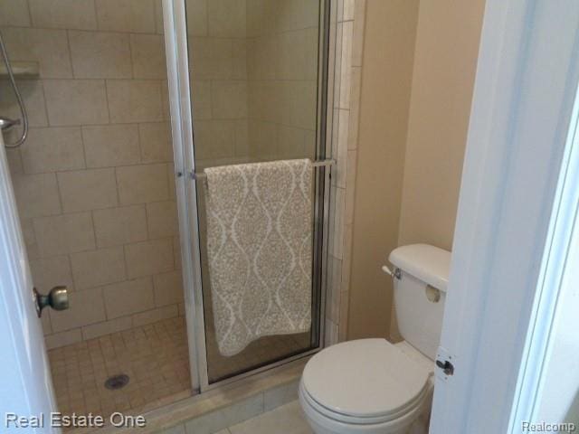 26537 Summerdale Dr, Southfield, MI 48033 - full bath with a shower stall