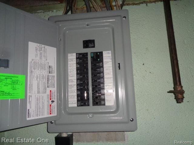 26537 Summerdale Dr, Southfield, MI 48033 - utilities featuring electric panel