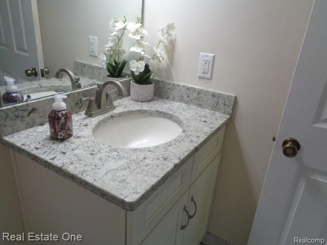 26537 Summerdale Dr, Southfield, MI 48033 - bathroom featuring vanity