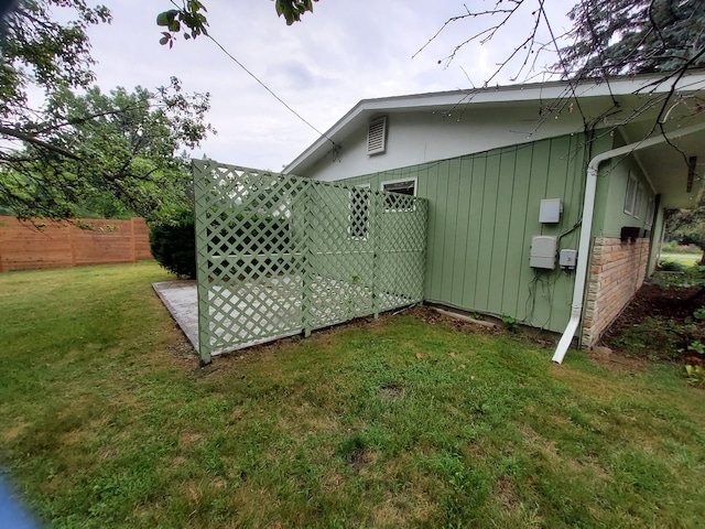 2828 Packard St, Ann Arbor, MI 48108 - view of yard