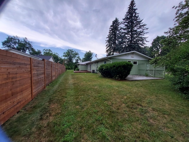 2828 Packard St, Ann Arbor, MI 48108 - view of yard
