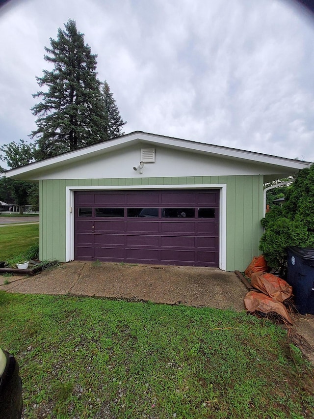 2828 Packard St, Ann Arbor, MI 48108 - view of garage