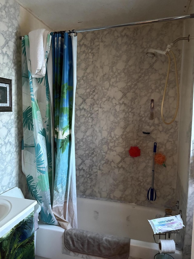 1069 E Main St, Benton Harbor, MI 49022 - full bath featuring shower / bath combo and vanity
