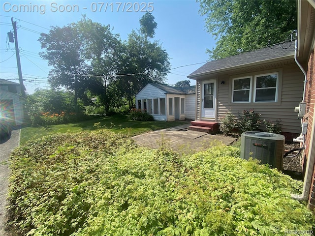 1417 N Maple Ave, Royal Oak, MI 48067 - view of yard