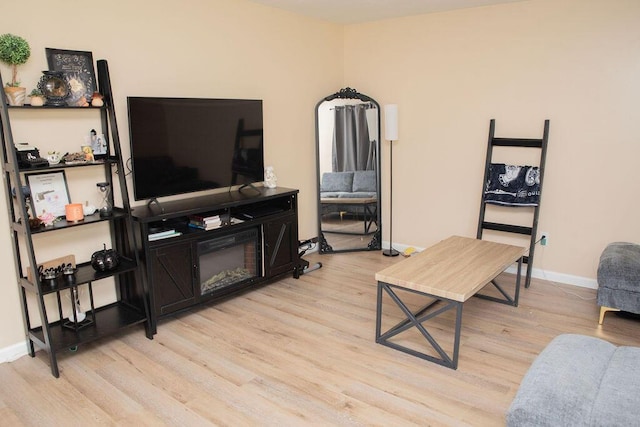 9641 Wilkie St, Taylor, MI 48180 - living room featuring light wood finished floors and baseboards
