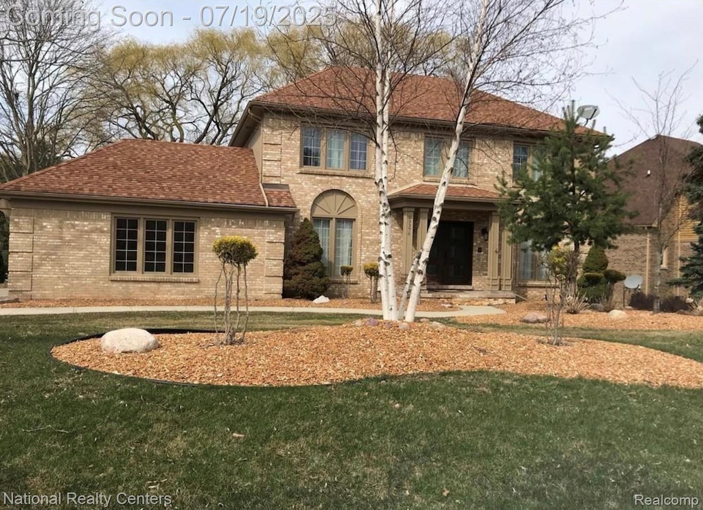 39376 Heatherbrook Dr, Farmington Hills, MI 48331 - view of front facade featuring brick siding and a front lawn