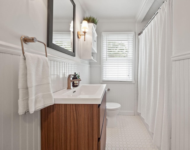 2213 N Wilson Ave, Royal Oak, MI 48073 - full bath with vanity, wainscoting, ornamental molding, and a shower with curtain