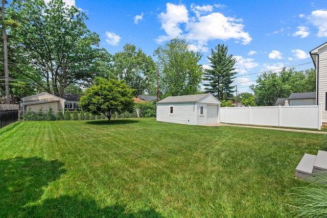 2213 N Wilson Ave, Royal Oak, MI 48073 - view of yard featuring an outbuilding