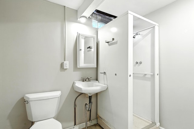 2707 Byron Center Ave SW, Wyoming, MI 49519 - bathroom with toilet and a shower stall