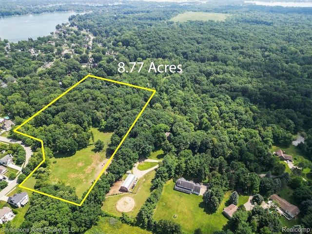 000 W Pointe Dr, Waterford, MI 48329