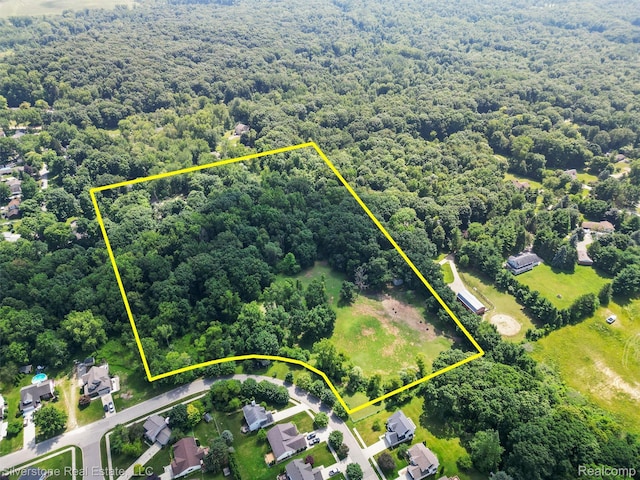 000 W Pointe Dr, Waterford, MI 48329